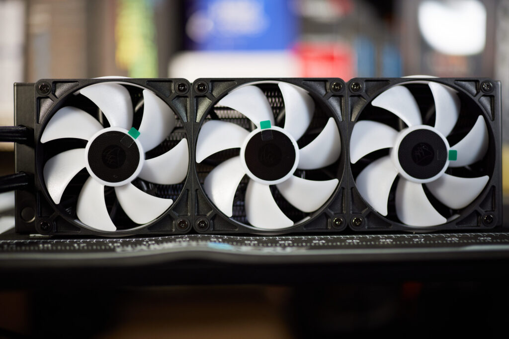 Corsair ICUE LINK Titan RX RGB AIO CPU Cooler Review